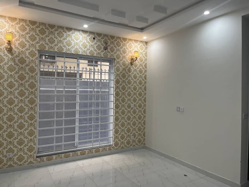 10 MARLA BEAUTIFUL DOUBLE STOREY HOUSE FOR SALE IN WAPDA TOWN PHASE 2 AT HOT LOCATION 13