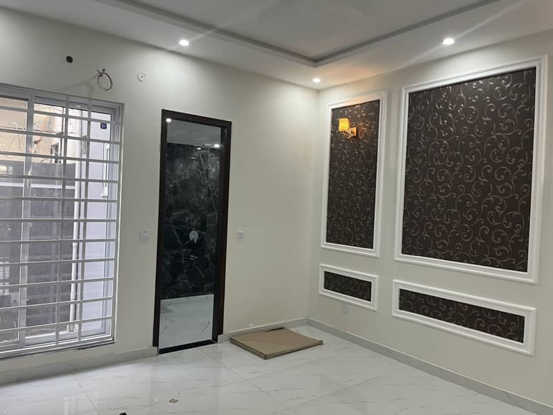 10 MARLA BEAUTIFUL DOUBLE STOREY HOUSE FOR SALE IN WAPDA TOWN PHASE 2 AT HOT LOCATION 19