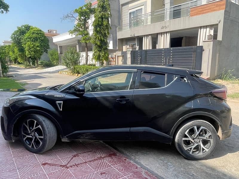 Toyota C-HR 2017 1