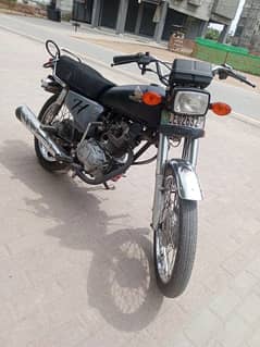 Honda 125 For Sale In Black condition all documents clear