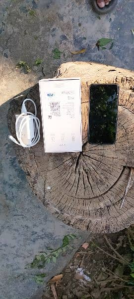 Vivo Y17 4/128 complete box with charger 1