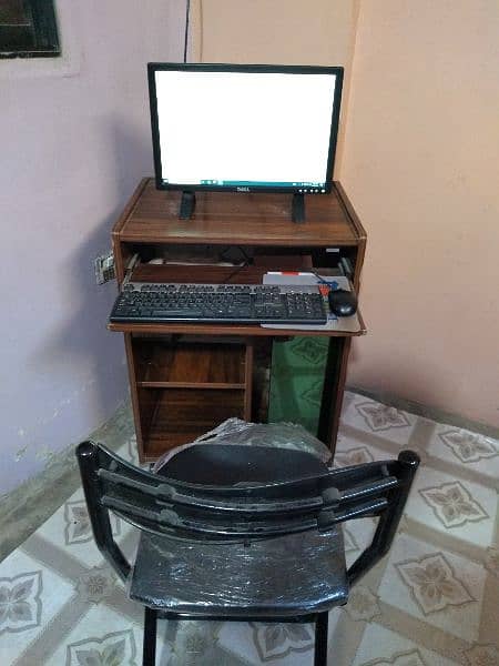 Dell Computer Complete set along with trawli and foldable chair. 3