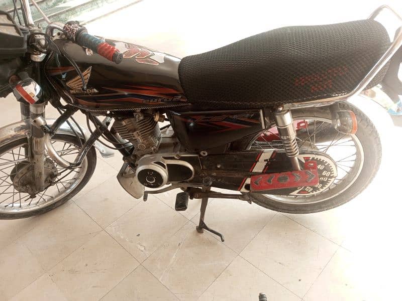 Honda 125 black 4