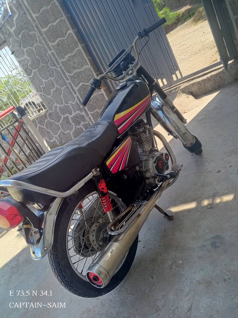 Honda 125.12 model. 90 hazar  Final hn  Fazool call kr ka tng na kra. 2