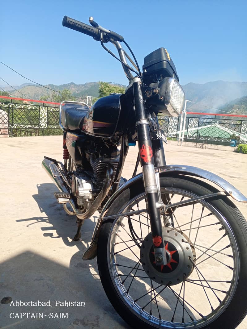 Honda 125.12 model. 90 hazar  Final hn  Fazool call kr ka tng na kra. 3