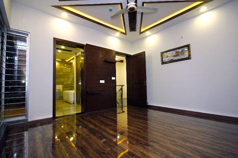 Separate Entrance And Final Rent- 1 Kanal Modern Style Upper Portion On Top Location For Rent in DHA Phase 7 Lahore 4