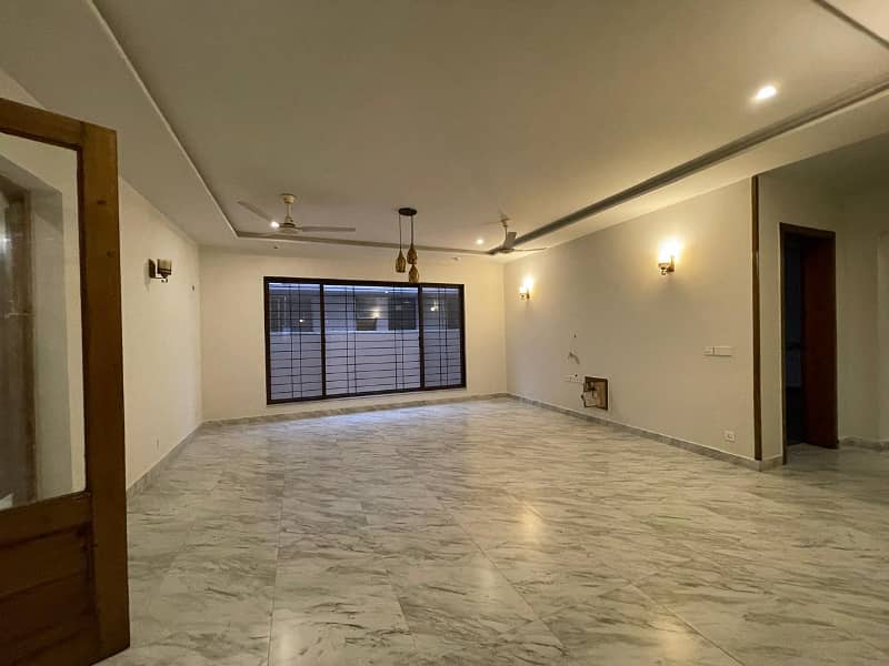 10 Marla Alluring Upper Portion On Top Location For Rent in Formanite Society Near DHA Phase 5 Lahore 7