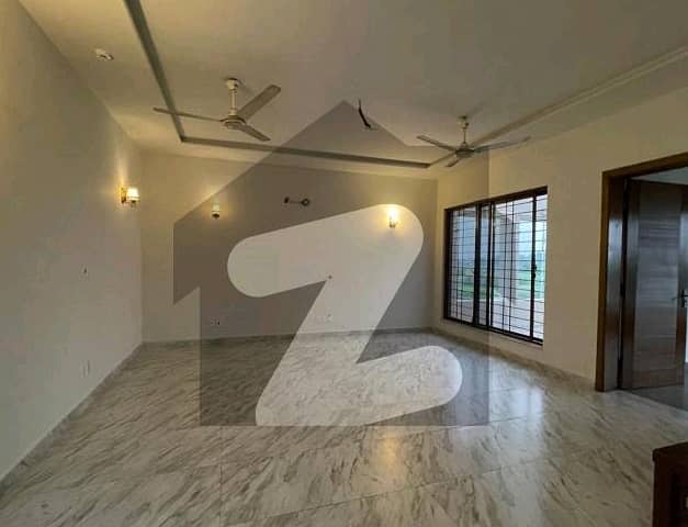 10 Marla Alluring Upper Portion On Top Location For Rent in Formanite Society Near DHA Phase 5 Lahore 5