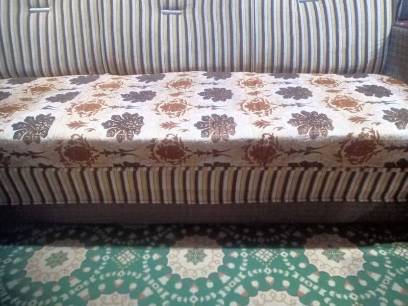 100 present ok look like new sofa set home used. 0/3/1/1/5/5/1/8/4/6/2 2