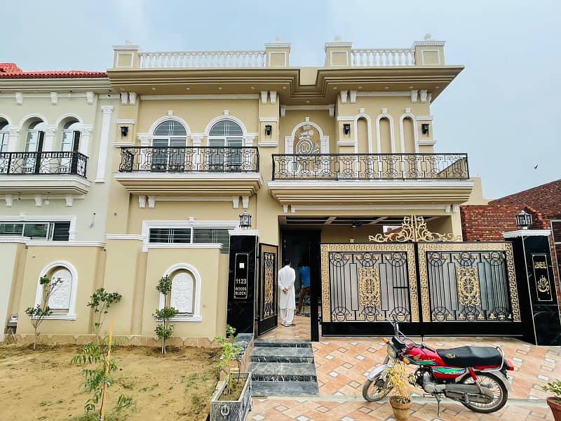 1 KANAL BRAND NEW CLASSIC HOUSE FOR SALE 4