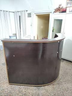 Curved reception counter table