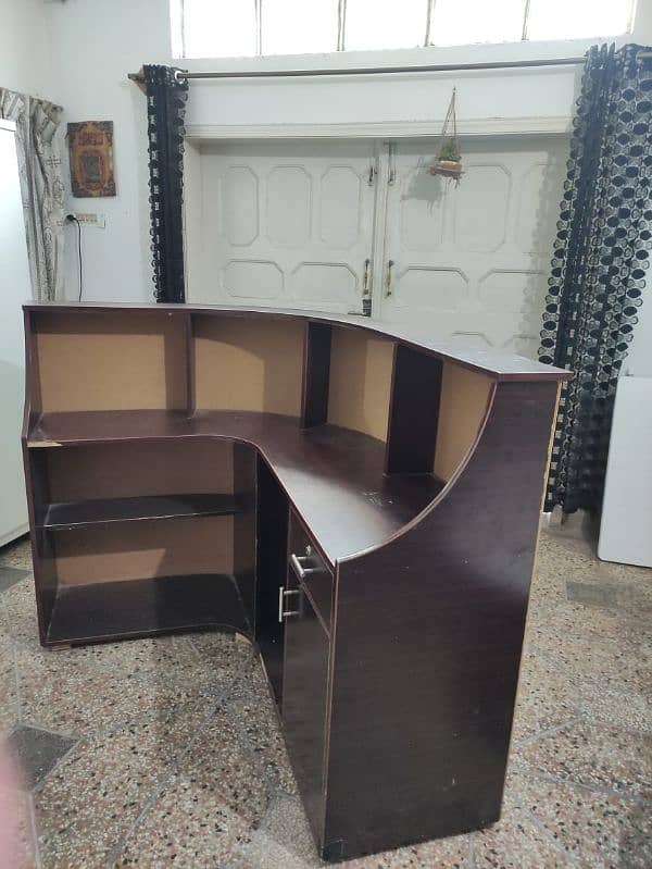 Curved reception counter table 2