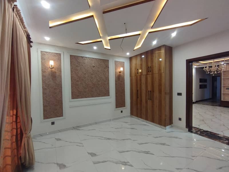 Luxury 10 Marla House for Sale at Lowest Price in LDA Avenue 1, Lahore 3