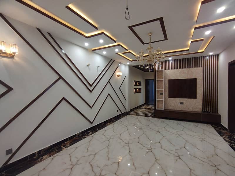 Luxury 10 Marla House for Sale at Lowest Price in LDA Avenue 1, Lahore 4