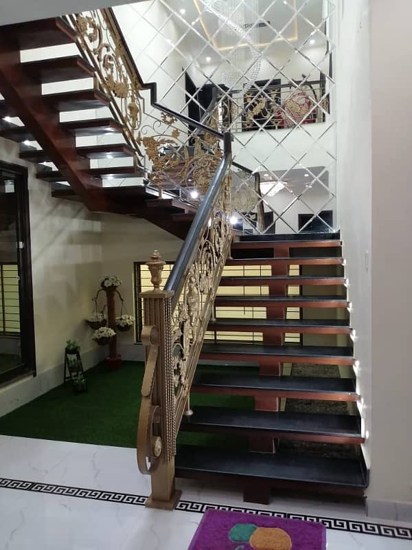 Luxury 10 Marla House for Sale at Lowest Price in LDA Avenue 1, Lahore 14