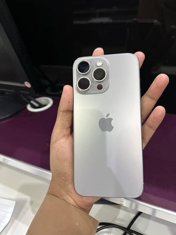 iPhone 15 pro max jv natural titanium 1