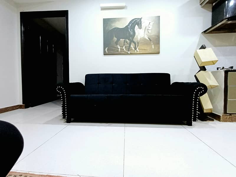 Luxury Studio/1 BHK/2 BHK available on daily basis 2