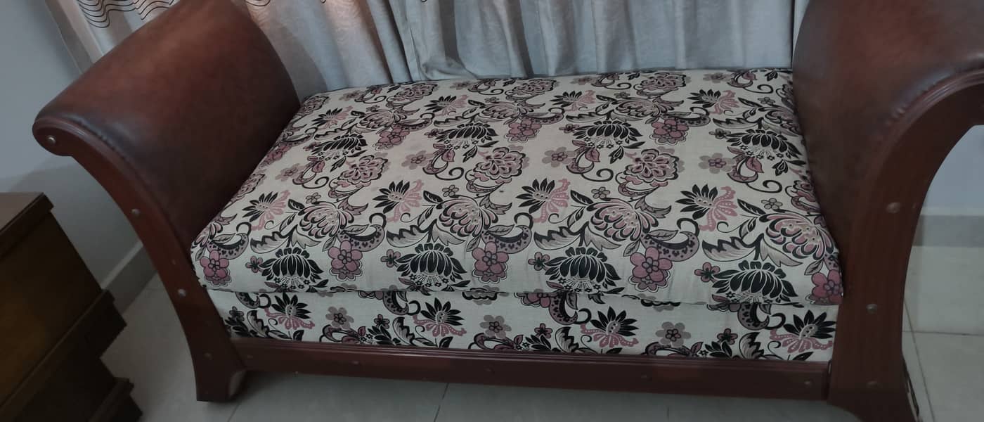 2 seater sethi for sale in excellent condition 3