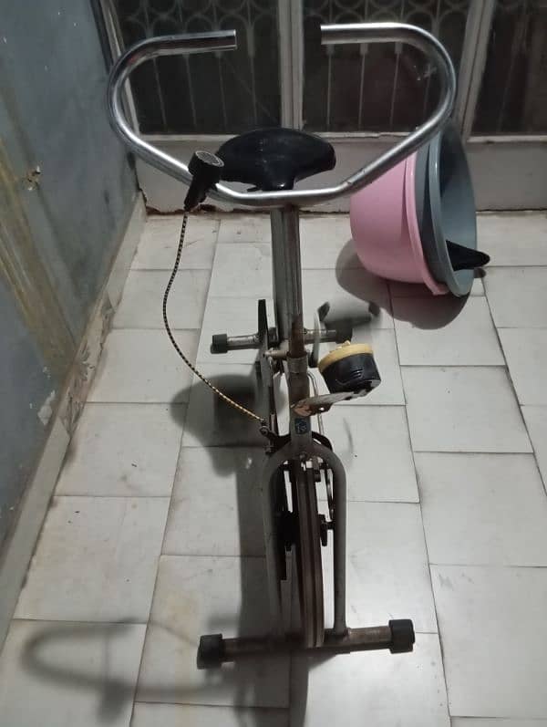 20 kg weight of exercise cycle and good condition 2