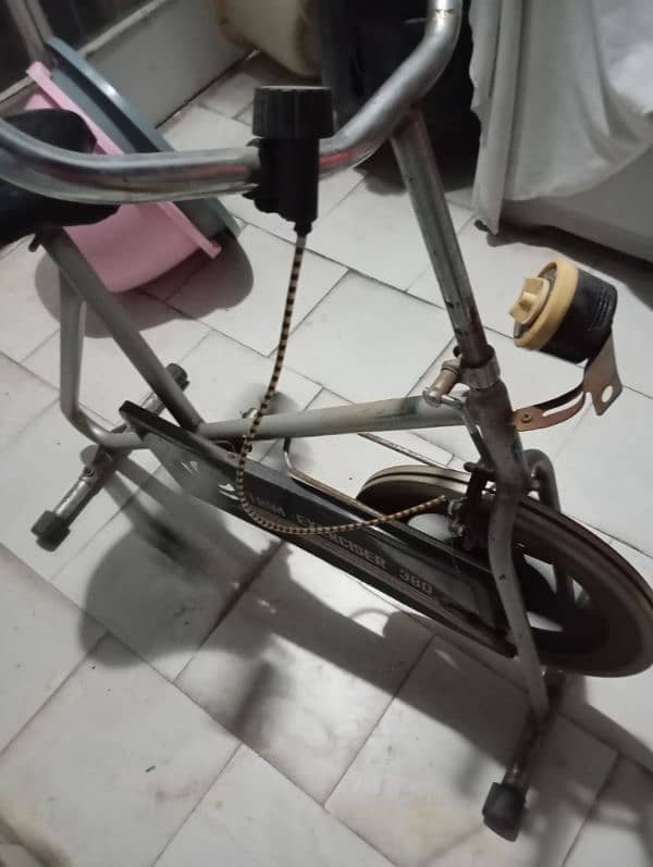 20 kg weight of exercise cycle and good condition 3