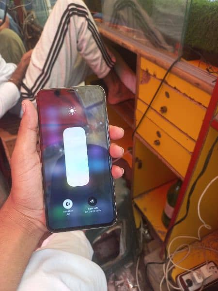 iPhone xsmix 64gb pta with charger 3