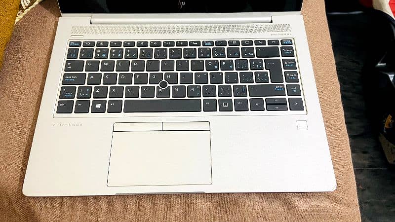 HP ELITEBOOK 840 G5 UP FOR SALE! 2