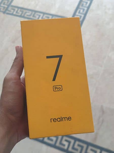 realme 7 pro 8/128 with box and charger 1