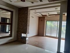 10 MARLA SLIGHTLY USED VERY BEAUTIFUL BUNGALOW AVAILABLE FOR RENT