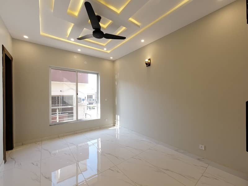 ONE KANAL USED HOUSE FULLY RENOVATED FOR SALE IN PRIME LOCATION OF BAHRIA TOWN 9