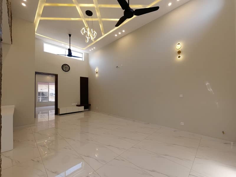 ONE KANAL USED HOUSE FULLY RENOVATED FOR SALE IN PRIME LOCATION OF BAHRIA TOWN 12