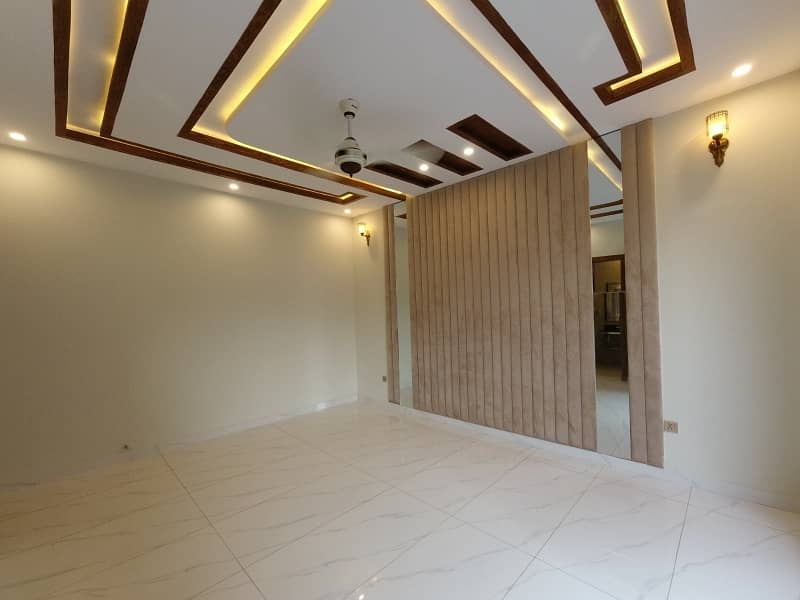 ONE KANAL USED HOUSE FULLY RENOVATED FOR SALE IN PRIME LOCATION OF BAHRIA TOWN 40