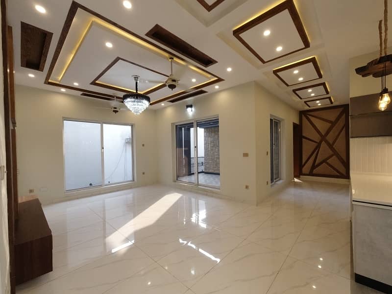 ONE KANAL USED HOUSE FULLY RENOVATED FOR SALE IN PRIME LOCATION OF BAHRIA TOWN 45