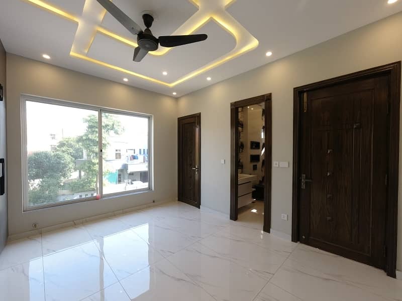 ONE KANAL USED HOUSE FULLY RENOVATED FOR SALE IN PRIME LOCATION OF BAHRIA TOWN 19