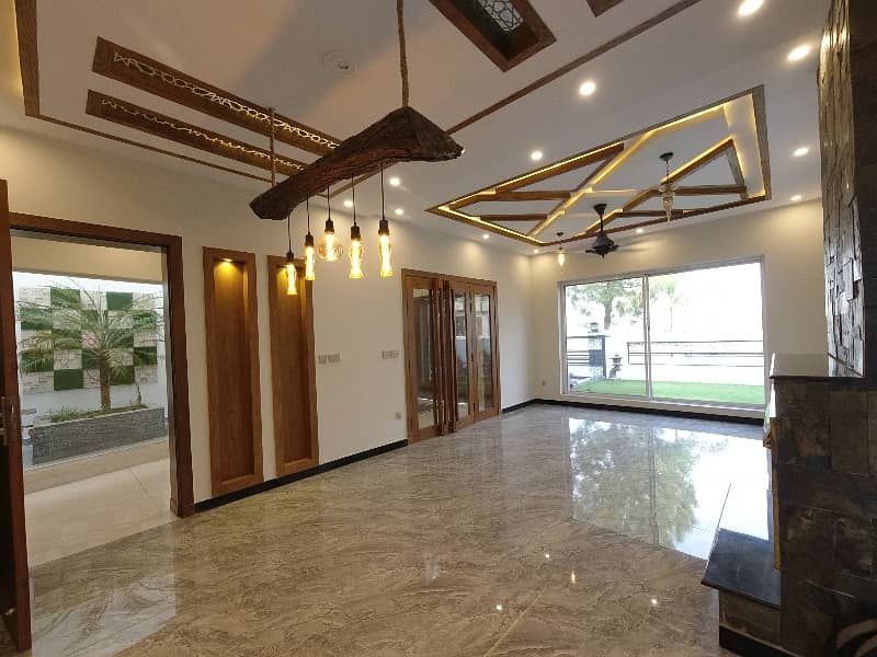 ONE KANAL USED HOUSE FULLY RENOVATED FOR SALE IN PRIME LOCATION OF BAHRIA TOWN 23