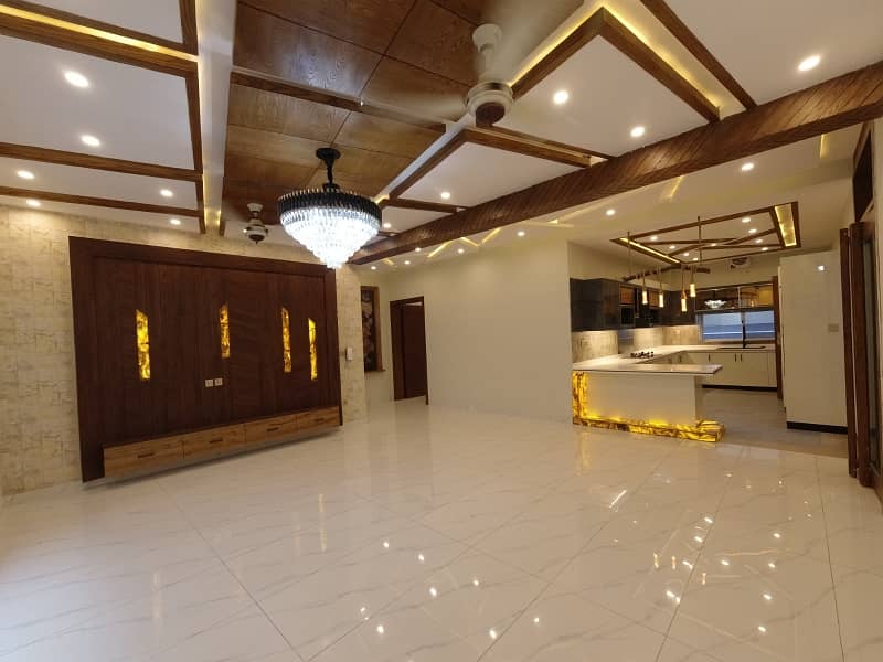 ONE KANAL USED HOUSE FULLY RENOVATED FOR SALE IN PRIME LOCATION OF BAHRIA TOWN 26