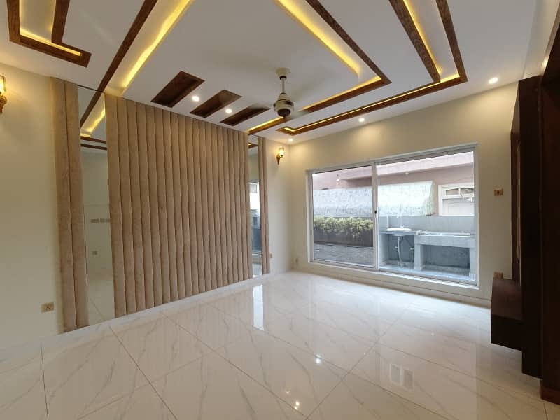 ONE KANAL USED HOUSE FULLY RENOVATED FOR SALE IN PRIME LOCATION OF BAHRIA TOWN 28