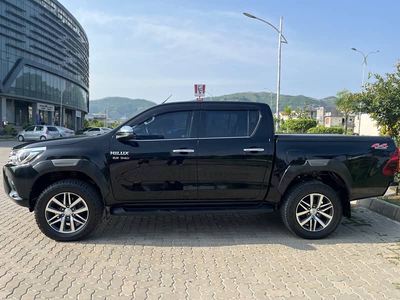 Toyota Hilux Revo V 2.8 auto isb reg 1