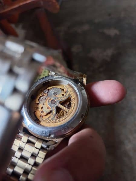 Rolex automatic is not working but original 2