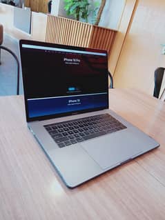 MacBook Pro ( 15-inch , 2016) Excellent Condition