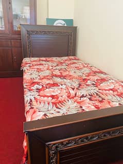 1 single bed with matress