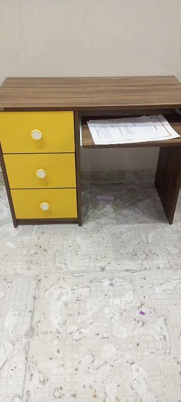 Inter wood study table Condition 10/10. . 03024404994 Rbta Kry es number 2