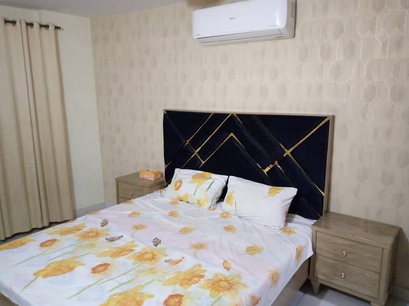 Furnish laxry apartment bahria town lahore par day weekly available for rent 0