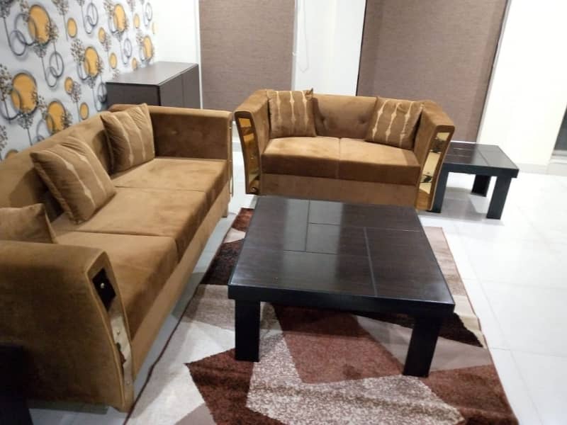 Furnish laxry apartment bahria town lahore par day weekly available for rent 1