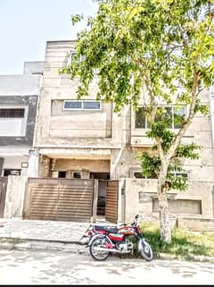 4.25 MARLA GREW STRUCTURE MODERN DESIGN 70% COMPLETE WORK FOR SALE IN NEW LAHORE CITY PH 1 OVERSEAS BLOCK.