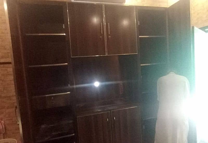 Spacious 18-Compartment Wardrobe with TV Space 1