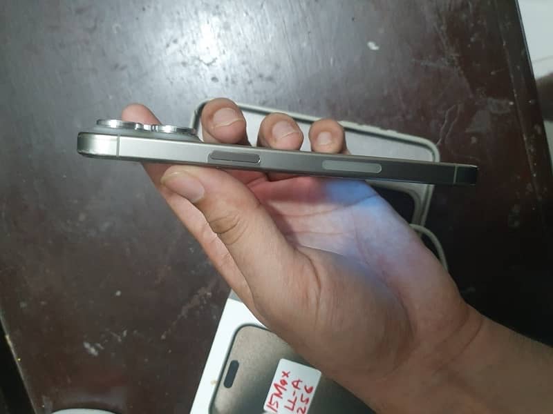 Iphone 15proMax natural titanium 3