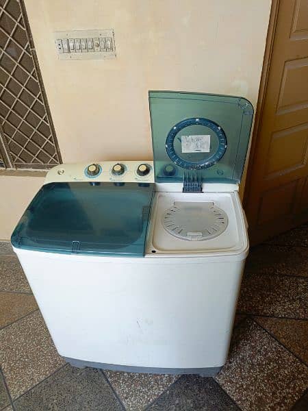 Dawlance Semi Automatic Washing Machine 1