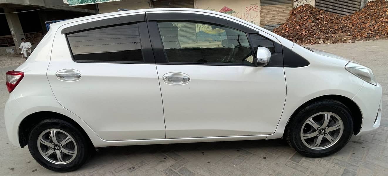 Toyota Vitz 2018 21 Pearl White 3