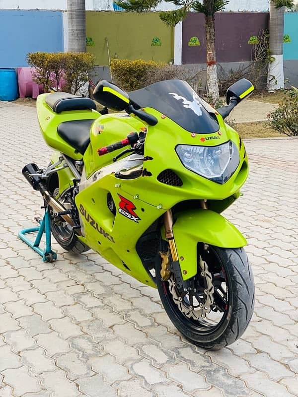 Suzuki GSXR-1000cc 1