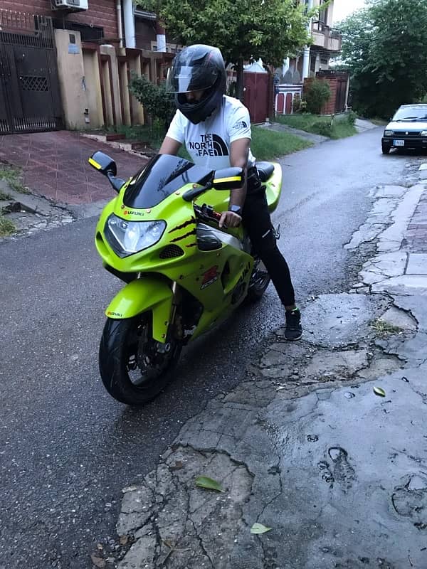 Suzuki GSXR-1000cc 5